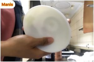 Bukan diolesin minyak goreng, ini cara praktis melepaskan stiker di mangkuk baru