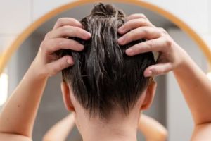 Bantu atasi rontok, ini cara membuat deep conditioner untuk suburkan rambut pakai 2 jenis buah