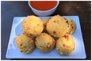 Tanpa ditambah baking soda, ini cara bikin adonan bakso ikan goreng empuk dan tidak kempis