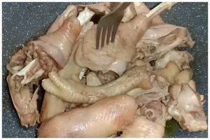 Trik merebus ayam kampung agar empuk dan bebas bau amis, cuma 30 menit tanpa panci presto
