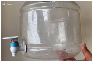 Trik bersihkan lumut di bagian dalam dispenser air agar kinclong lagi cuma pakai 2 bahan dapur