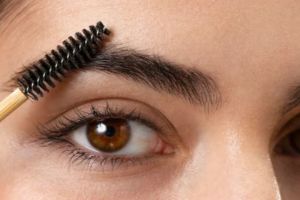 Lentik bak pakai eyelash extension, ini trik lebatkan bulu mata dan alis pakai 1 bahan minuman