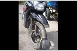 11 Potret kocak ban kendaraan bocor di jalanan ini menguji kesabaran, apes bener!