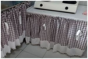 Tanpa dipaku, ini trik praktis memasang gorden kolong dapur agar lebih rapi dan tidak mudah lepas