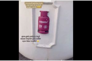 11 Potret kocak di tembok ini ada penampakan nggak biasa, lihatnya langsung bikin tepuk jidat