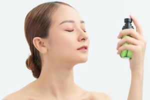 Cegah jerawat meradang, begini cara membuat face mist untuk wajah breakout pakai 1 jenis daun