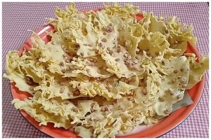 Cuma pakai 1 jenis tepung, begini cara membuat adonan rempeyek makin renyah dan tidak berminyak