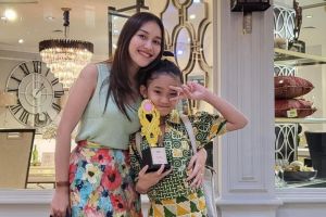 Bak anak SMA padahal masih SD, potret Bilqis anak Ayu Ting Ting pertama masuk sekolah ini manglingi