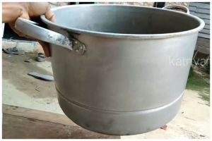 Tanpa ditambal bahan apa pun, ini trik praktis atasi permukaan panci berlubang agar bisa dipakai lagi