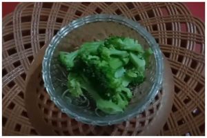 Tanpa bahan tambahan, ini trik merebus brokoli agar empuk dan tetap berwarna hijau cerah