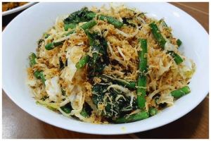 Tanpa direbus dulu, ini trik masak sayur urap yang gurih dan tak mudah basi