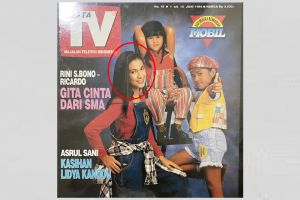 Gadis di cover majalah bareng Enno Lerian ini dulunya penyanyi top 70-an, kini pilih jadi politisi