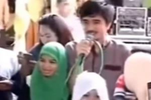 Momen 7 penyanyi nyumbang lagu di hajatan saudara, Duta Sheila On 7 sederhana diiringi organ tunggal