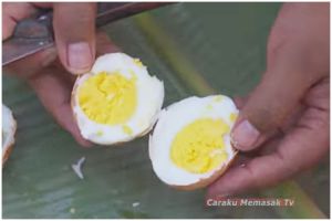 Aksi warganet merebus telur ini antimainstream, hasilnya matang sempurna meski tanpa pakai air