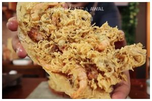 Trik bikin rempeyek udang ala restoran Padang agar lebih tebal, keriting, dan tetap renyah seharian
