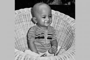 Bocah plontos ini pernah jadi pemulung sebelum jadi artis, kini sukses jadi bupati