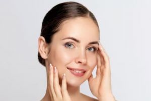 Bukan pakai aloe vera gel, ini trik menenangkan wajah sensitif pakai masker dari 1 jenis bahan minuman