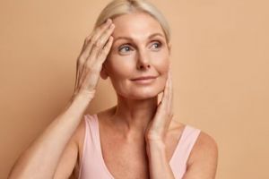 Kulit kencang dalam 1 minggu, ini trik pudarkan kerutan pada wajah dan leher pakai 1 sumber protein