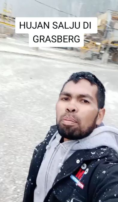 Pria ini bagikan momen langka hujan salju di Papua, penampakannya bak di Eropa