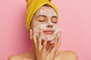 11 Rekomendasi facial wash atasi kulit kering harga di bawah Rp 150 ribu, wajah bersih dan lembap