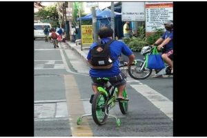 11 Potret kocak kelakuan orang dewasa seperti anak kecil ini bikin senyum lebar, autonostalgia