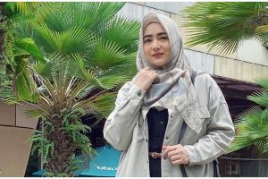 Tak terlihat menua di usia 44 tahun, ini rahasia Cindy Fatikasari menjaga kecantikan kulit