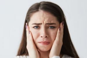 Bukan pakai lidah buaya, ini cara mengatasi wajah iritasi dan meradang dengan 1 jenis buah