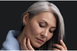 Bukan pakai jintan hitam dan urang aring, ini trik cegah munculnya uban hanya pakai 1 jenis daun