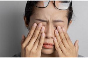 Tanpa botoks, ini trik hilangkan kerutan di area mata akibat gerakan berulang pakai 1 jenis rempah