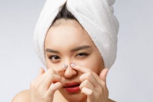 Bukan pakai pore pack, ini cara angkat komedo dan kulit mati dengan peel off mask dari 1 bahan minuman
