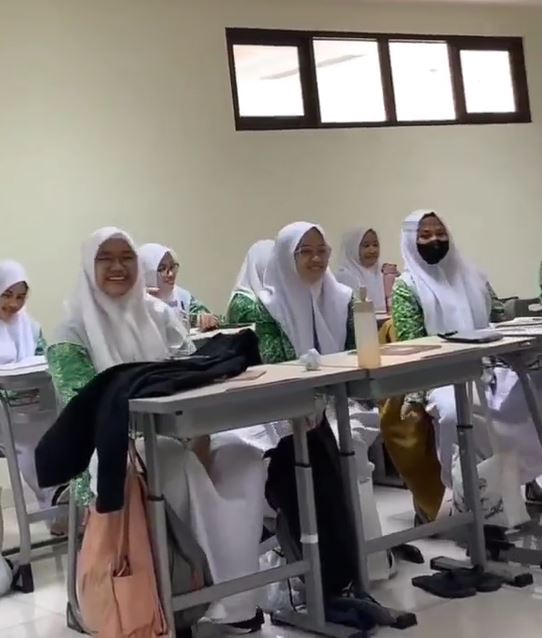 Begini jadinya kalau guru mengajar di kelas yang isinya Gen Z, nama-nama muridnya bikin lidah pegal