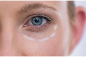 Tanpa lidah buaya, ini cara pudarkan garis halus pakai krim antiaging dari 2 jenis buah