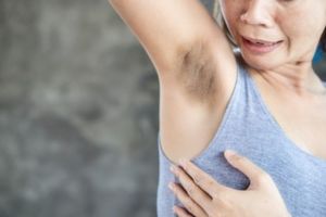 Bukan pakai kunyit maupun kopi, ini trik cerahkan ketiak berdaki pakai 1 jenis tepung