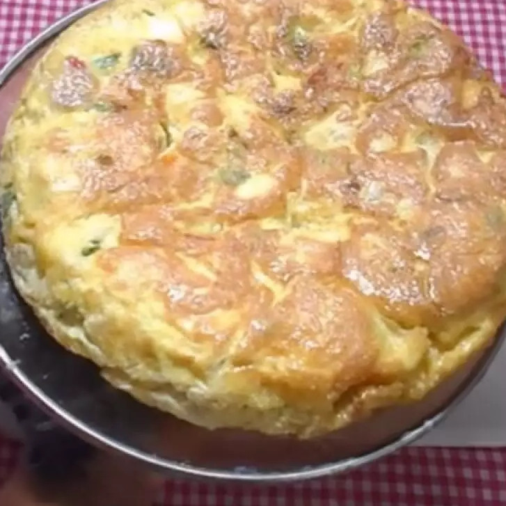 Trik bikin telur dadar tebal, antikempis, dan tetap mengembang meski dingin tanpa air dan tepung