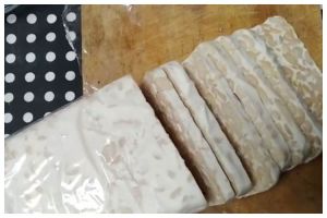Nggak perlu dikukus atau direndam garam, ini cara praktis simpan tempe agar tahan hingga berhari-hari