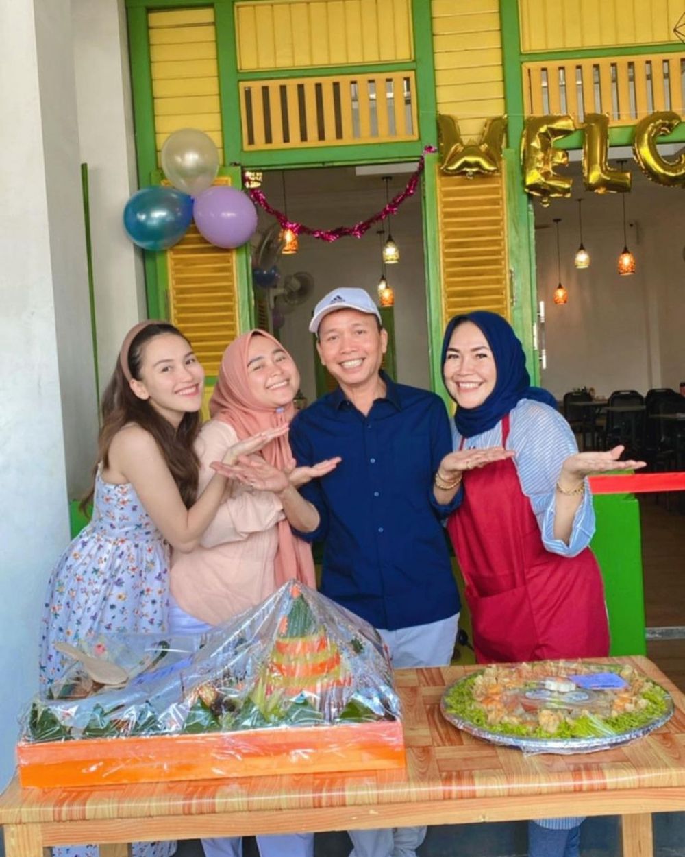 Disebut plagiat rumah makan Betawi milik Mandra, konsep warung baru ayah Ayu Ting Ting ini tuai celaan