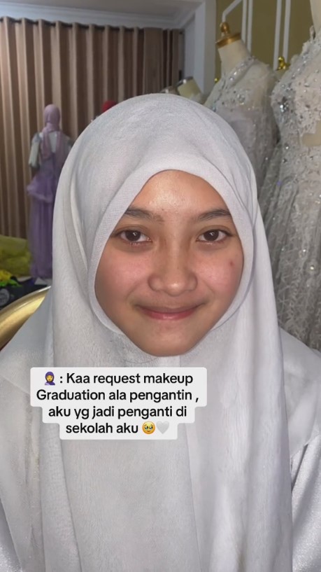 Gadis ini ingin dirias makeup mirip pengantin saat wisuda, hasilnya justru bikin warganet tercengang