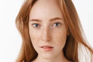 Tak kalah efektif dari kopi, ini cara pudarkan flek hitam dan kusam pakai scrub dari 1 jenis buah