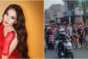 Tak malu membaur bareng warga, intip 11 momen seru Ayu Ting Ting ikut gerak jalan santai di kampung