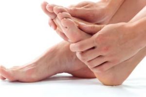 Bukan pakai tepung beras, ini trik cerahkan tangan dan kaki belang dengan scrub dari 1 jenis buah