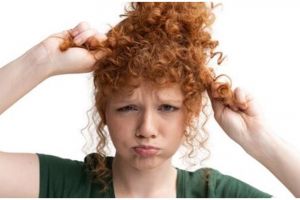 Bukan dengan daun jambu biji, ini cara atasi rambut kusut dan mengembang hanya pakai 1 jenis minuman