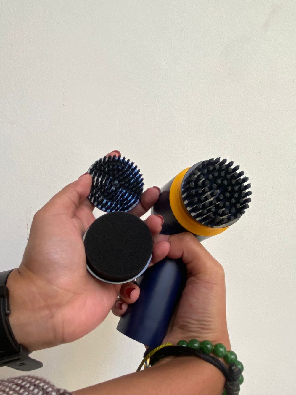 Manjakan Sneakerhead Indonesia, Philips Electric Sneaker Brush jadi pembersih sepatu elektrik praktis