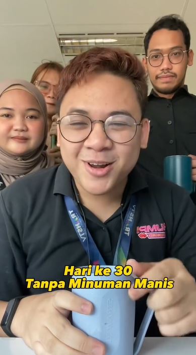 Pria ini bagikan momen berhasil tidak minum manis selama 30 hari, efeknya bikin pengin ikutan coba