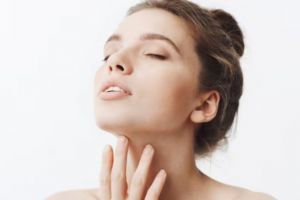 Tak kalah efektif dari kunyit, ini trik ratakan warna kulit leher pakai scrub dari 1 jenis umbi-umbian