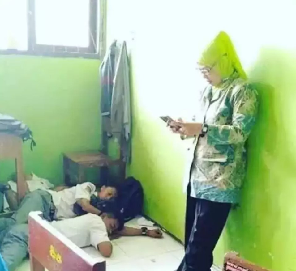 11 Potret nyeleneh kelakuan pelajar di kelas ini bikin tepuk jidat, auto dipanggil guru BK