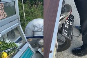 Dicurigai jadi intel, penjual bakso pakai setelan bak pegawai kantoran ini bikin pembeli salah fokus