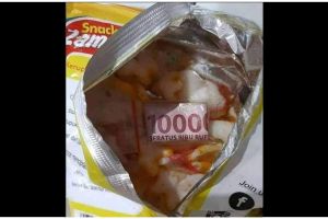 11 Potret kocak hadiah dalam bungkus jajanan ini untung abis, bikin nostalgia zaman kanak-kanak