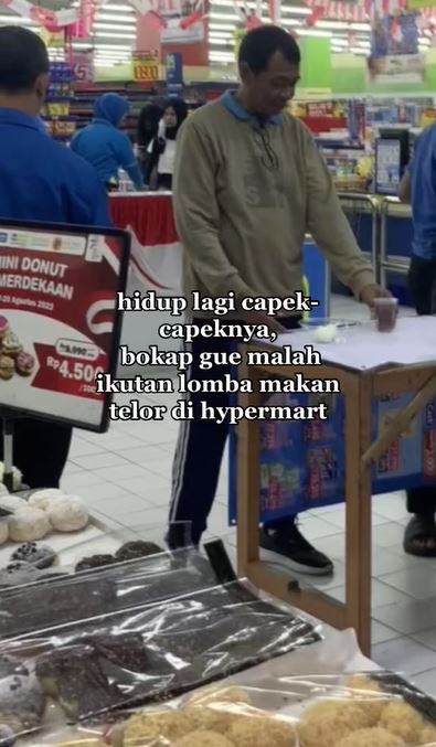 Momen kocak ayah saat temani anak ceweknya belanja ini absurd abis, ikut lomba makan telur dan menang