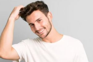 Tak perlu aloe vera gel, ini trik atasi rambut kering dan sulit diatur pada pria pakai 1 jenis minyak