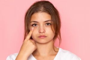 Tak kalah ampuh dari kopi, ini trik atasi dark circle dan kantung mata pakai 1 jenis buah